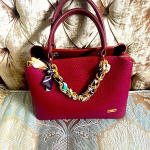 Elegant Burgundy Handbag with Gold Chain Accent